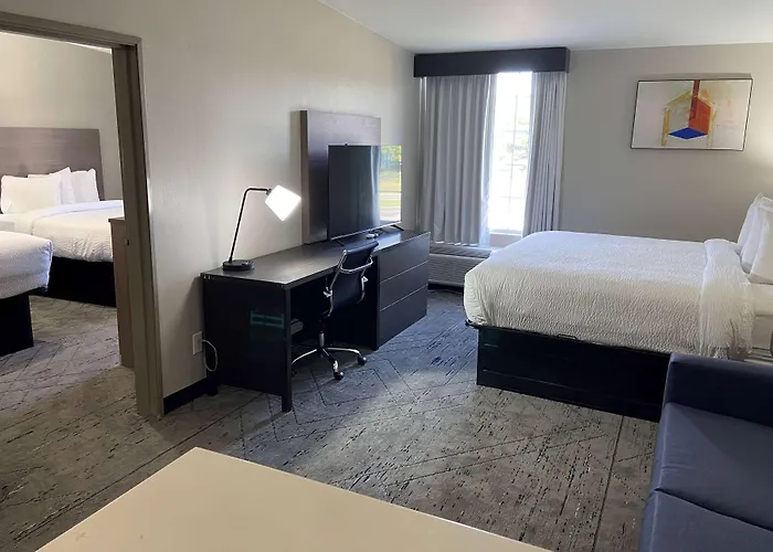Days Inn & Suites By Wyndham Tahlequah