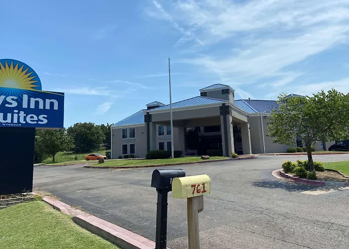 Days Inn & Suites By Wyndham Tahlequah