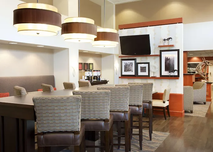 Hampton Inn & Suites Pittsburgh-Meadow Lands