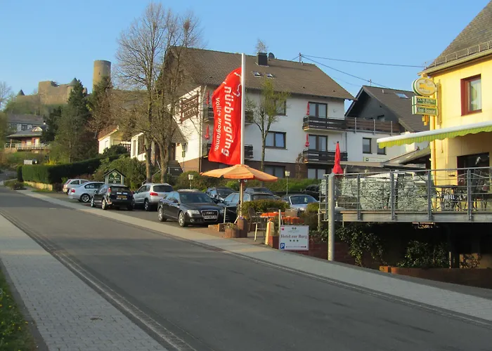 Zur Burg Nuerburg