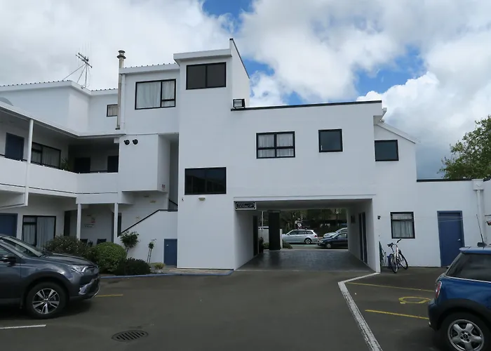 Shadzz Motel
