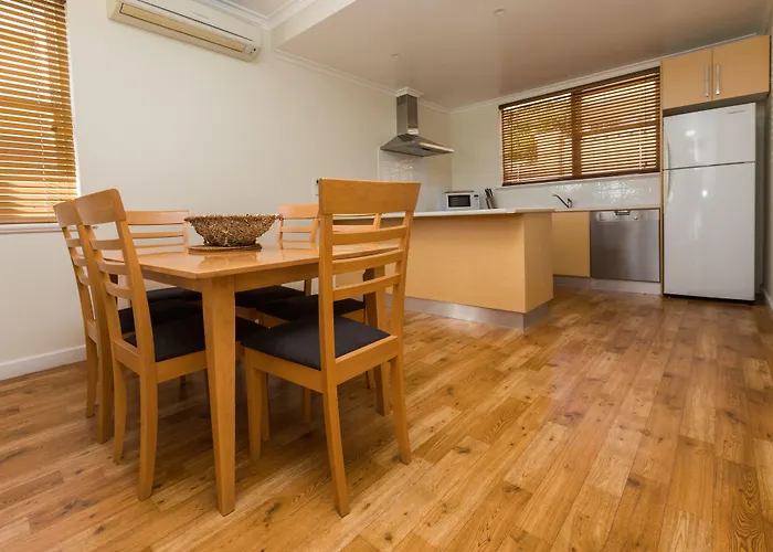 Bay 10 - Suites And Apartments