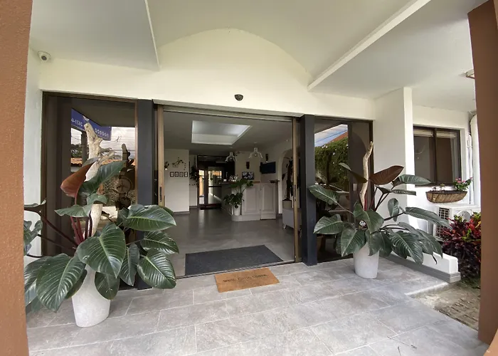 Berlor Airport Inn