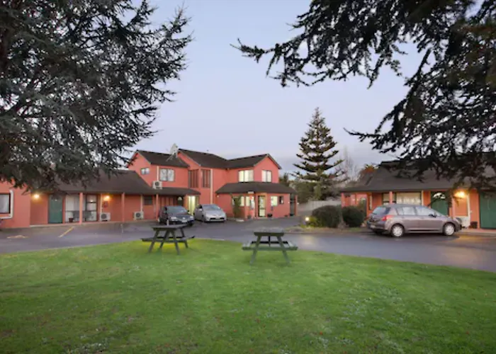 Pavilion Motel & Conference Centre