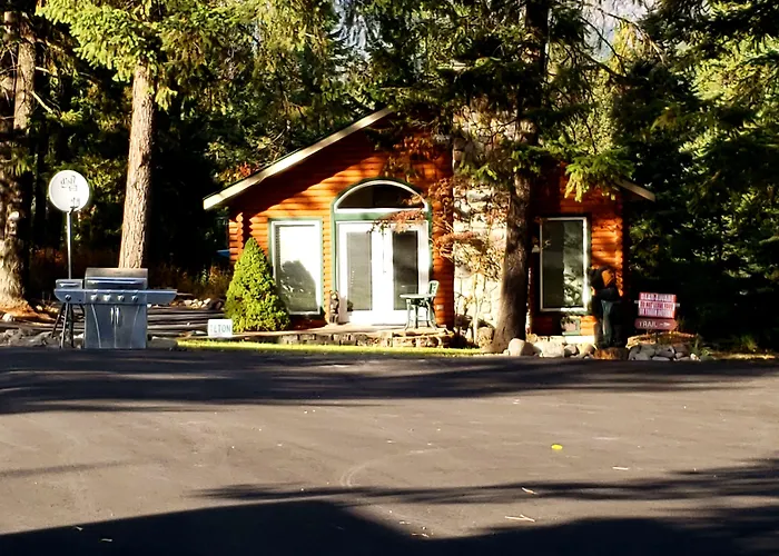 Riverfront Motel & Cabins