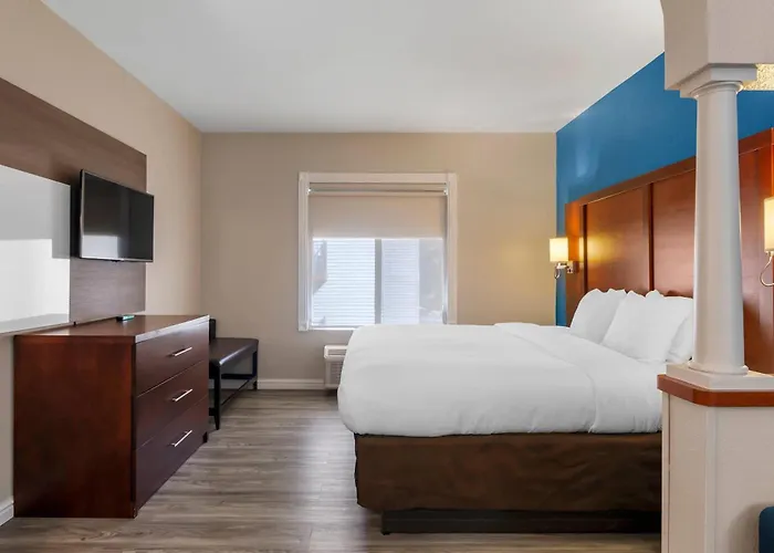 Comfort Suites St Charles-St Louis