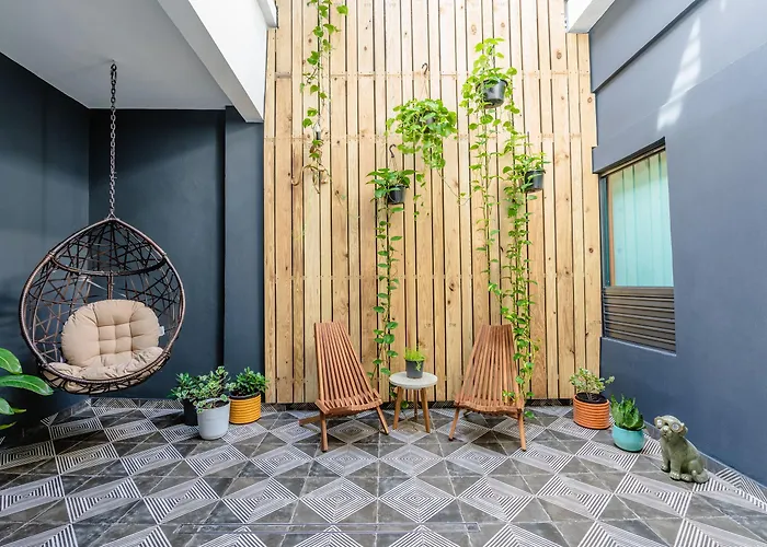 La Buena Vida Inn