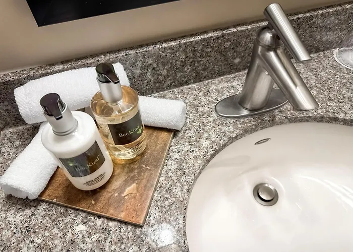 Campus Tower Suite Hotel