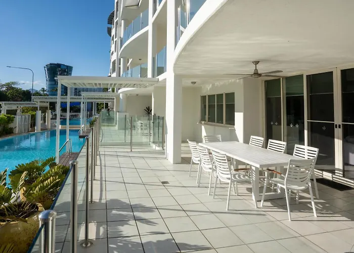 Waters Edge Apartment Cairns