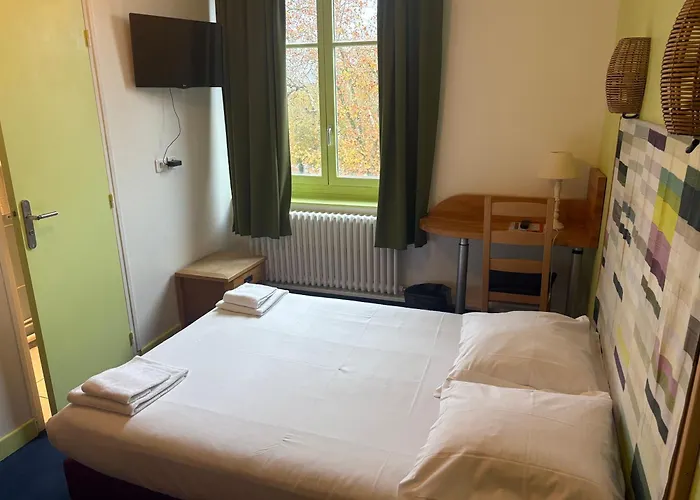 Hotel Couleurs Sud 46 Chambres Avec Ascenseur Et Restaurant Centre Ville-Gare Charleville-Mézières