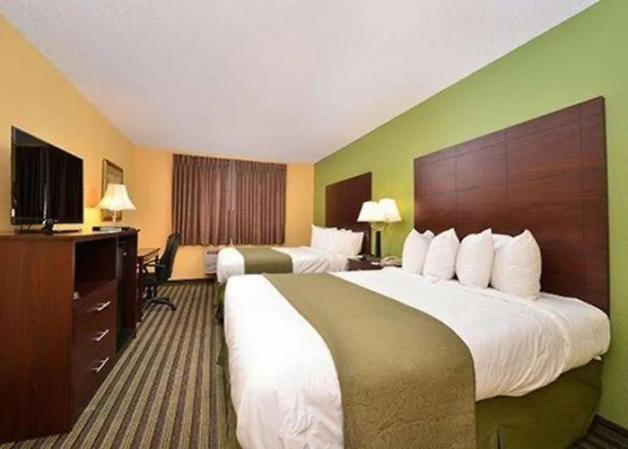 Quality Inn & Suites Grinnell Near University