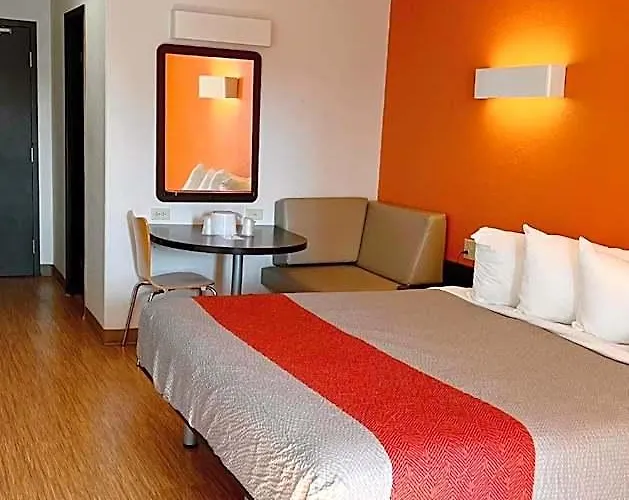Motel 6-, Sk