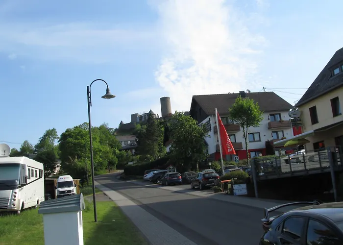 Hotel Zur Burg Nuerburg