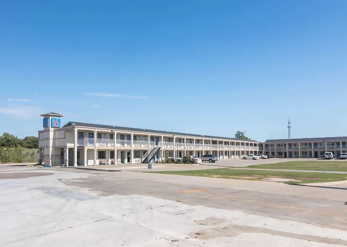Motel 6-, Tx - North