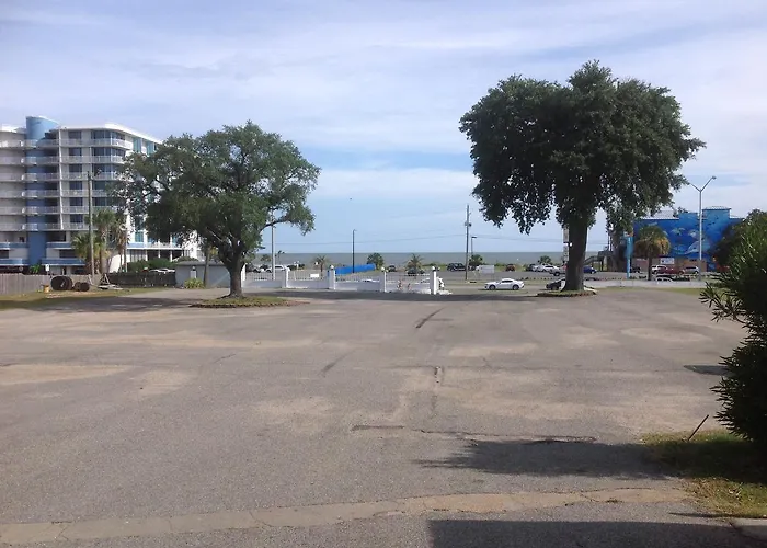 Flamingo Beach Inn