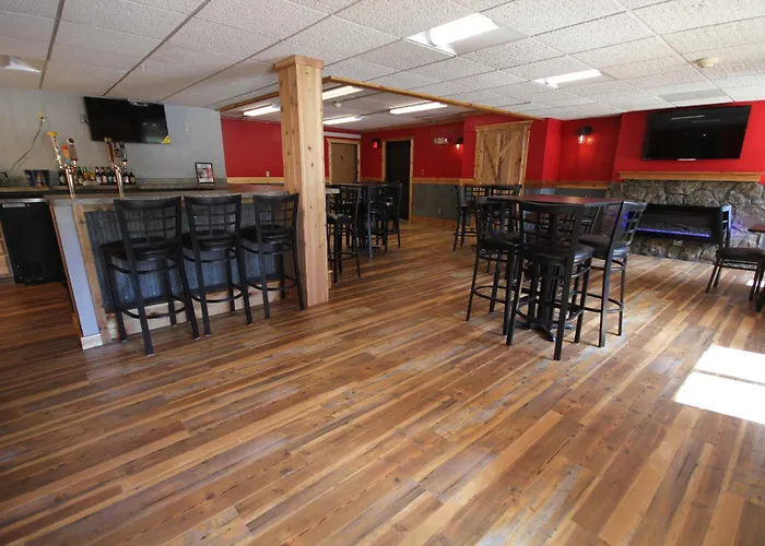 Blackstone Lodge And Suites