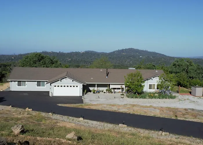 Yosemite Foothill Retreat